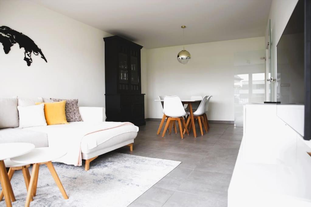Charming Modern 2 Bedroom Apartment Alzingen ภายนอก รูปภาพ